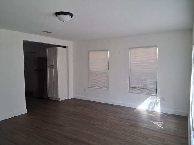 Photo - 1065 Winthrop St