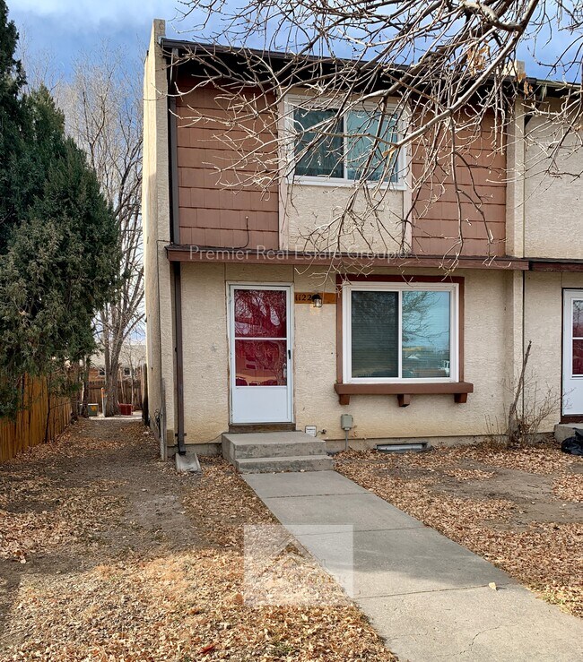 Building Photo - 1122 Delaware Dr