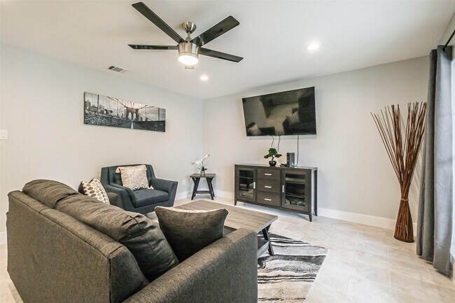 Photo - 7518 Dearborn St