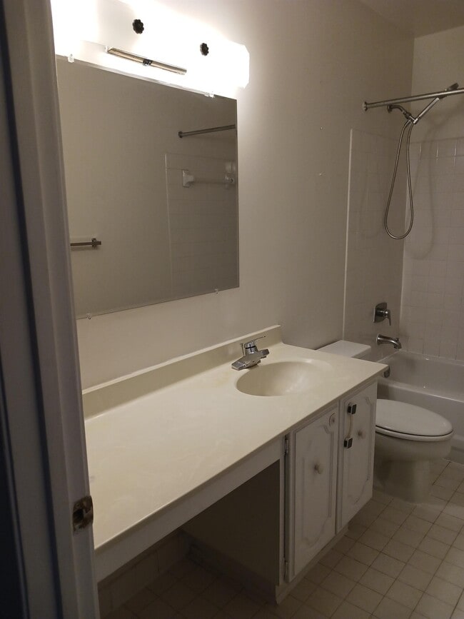 Photo - 1670 Beekman Pl NW