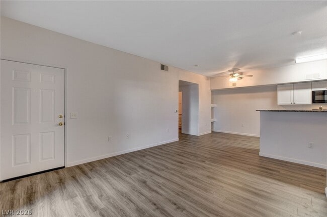 Photo - 2615 W Gary Ave Unidad 1033
