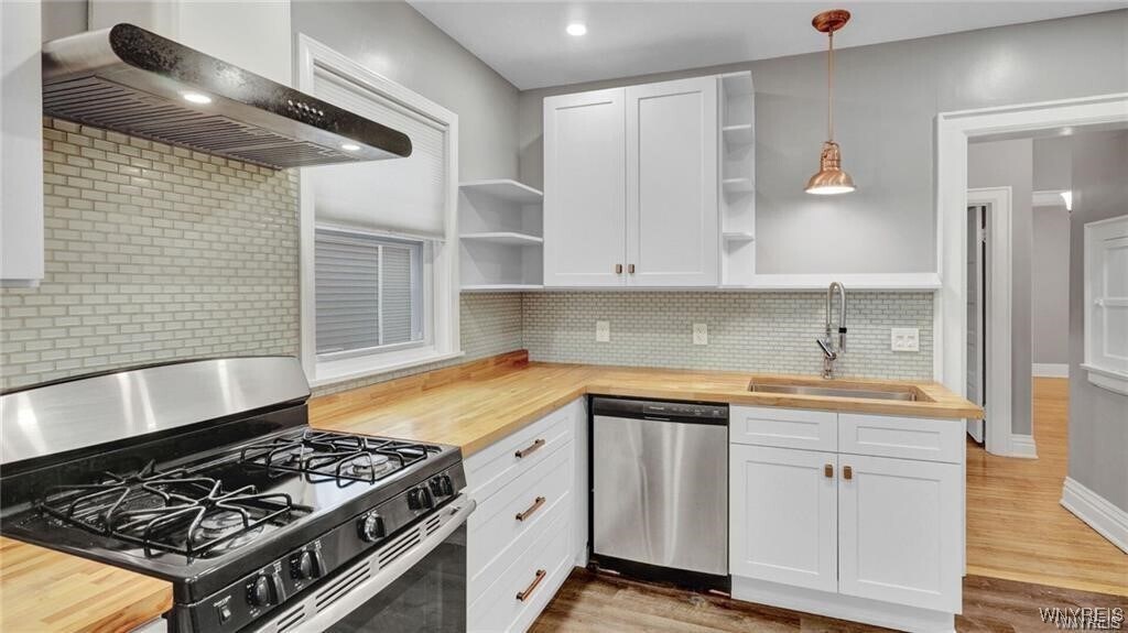 Photo - 2528 Main St