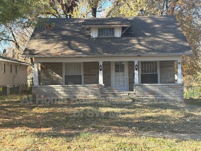 Building Photo - 2307 N Franklin Ave