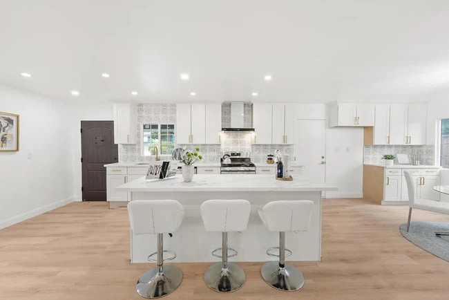 Photo - 2660 Ross Pl