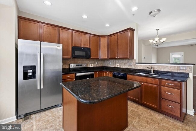 10382 Lantern Ln