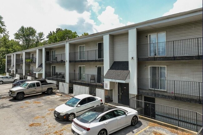 Building Photo - 865 S Douglas Ave