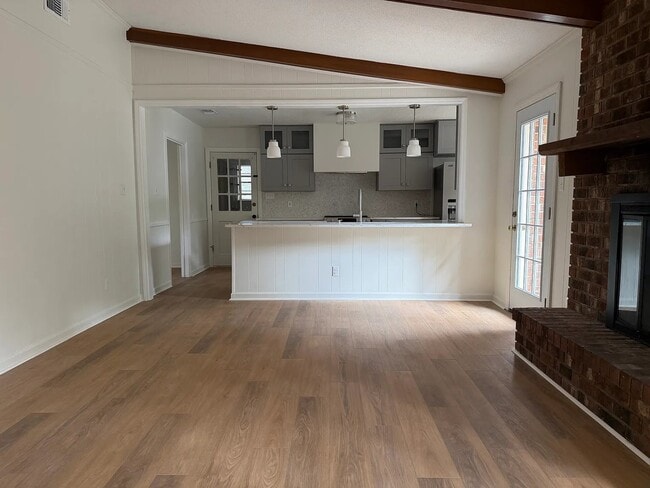 Photo - 112 Talbot Rd