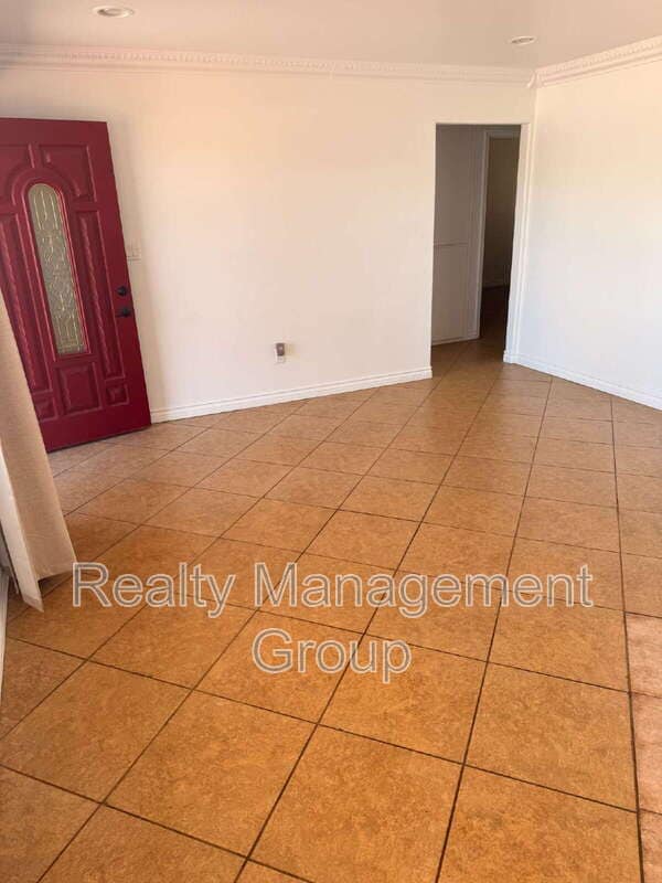 Photo - 98 E Palomar St