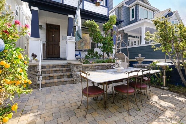 445  E Avenue
