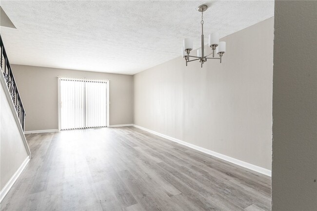 Photo - 213 Chartwell Ct