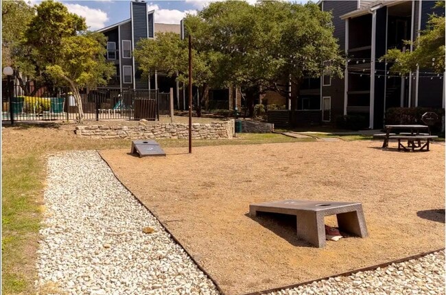 Building Photo - 2170 Thousand Oaks Dr Unit 1234Q