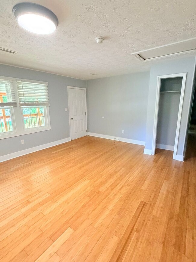 Photo - 5 Bedroom, 2.5 Bathroom house, Super convenient location! Arden
