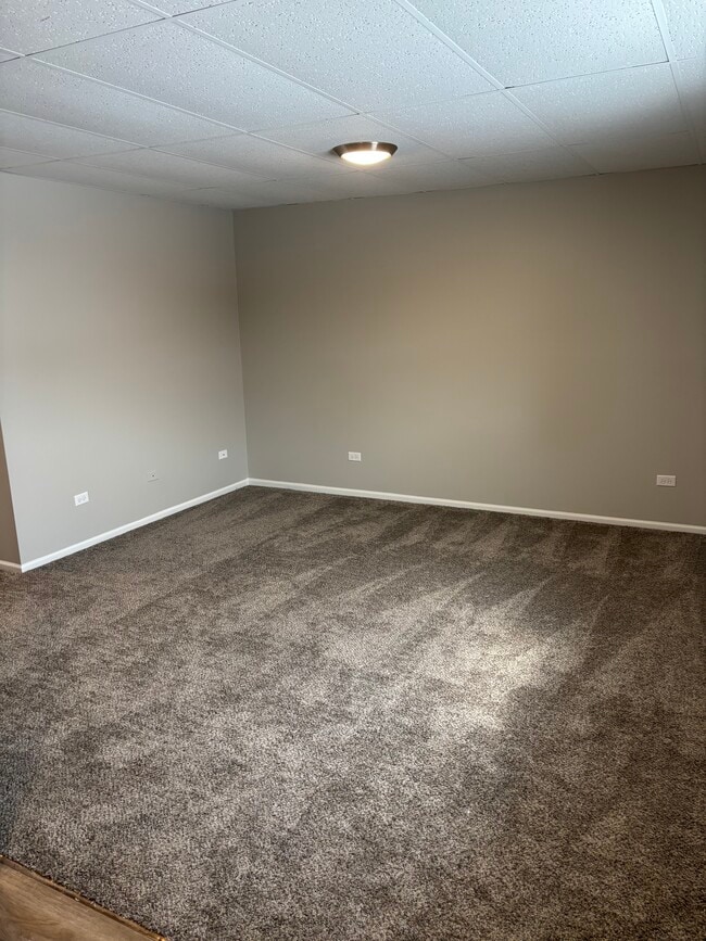 Living Room - 775 N Bank Ln