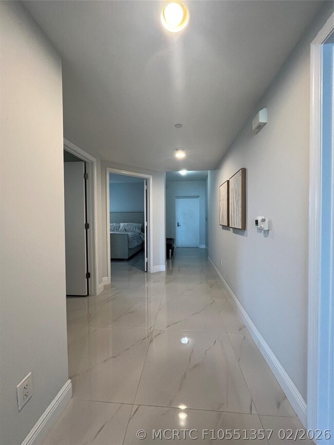 2650 Lake Shore Dr Unit 803