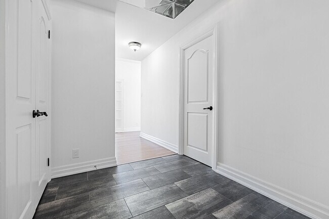 Photo - 10 Queens Quay W