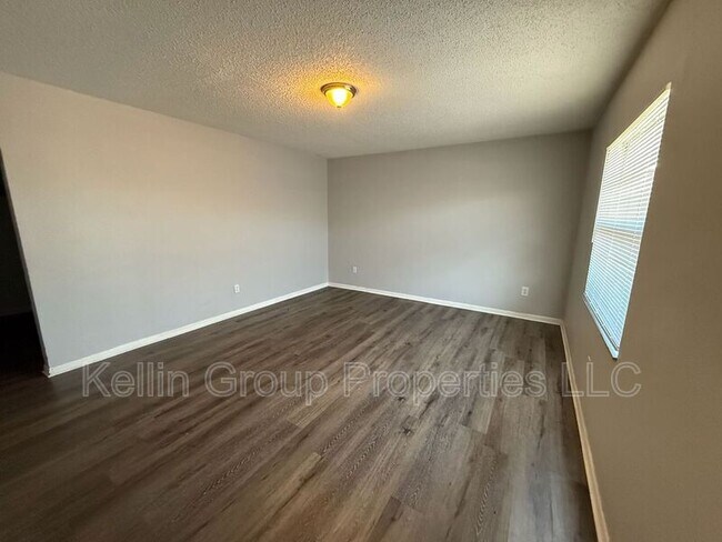 Photo - 1039 N Brunnell Pkwy