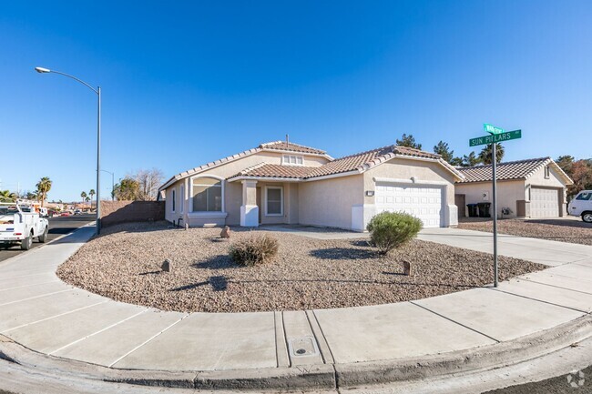 Building Photo - Charming 4 BDRM single-story home