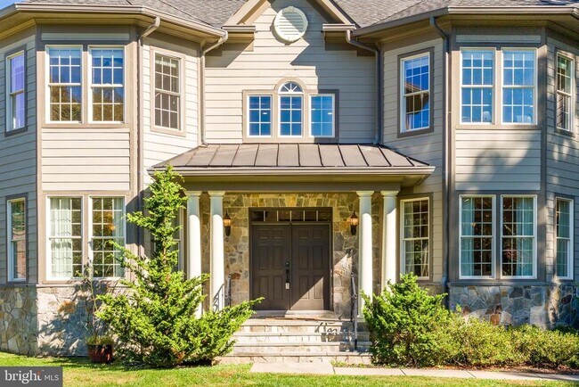 Photo - 829 Golden Arrow St