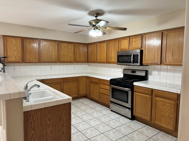 Photo - 2945 Country Club Dr