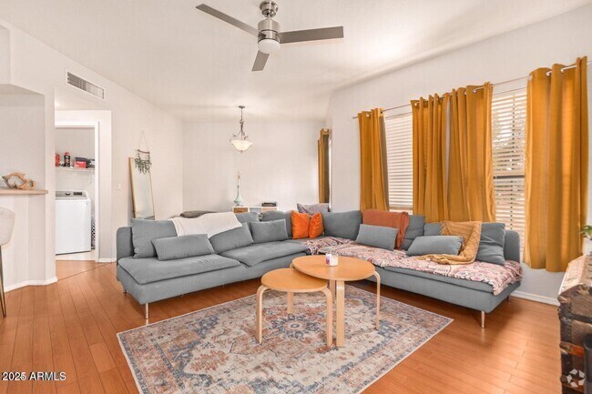 Building Photo - 280 S Elizabeth Way Rental