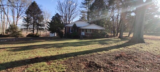 3 bedroom brock rancher with covered porch - 3 bedroom brock rancher with covered porch House