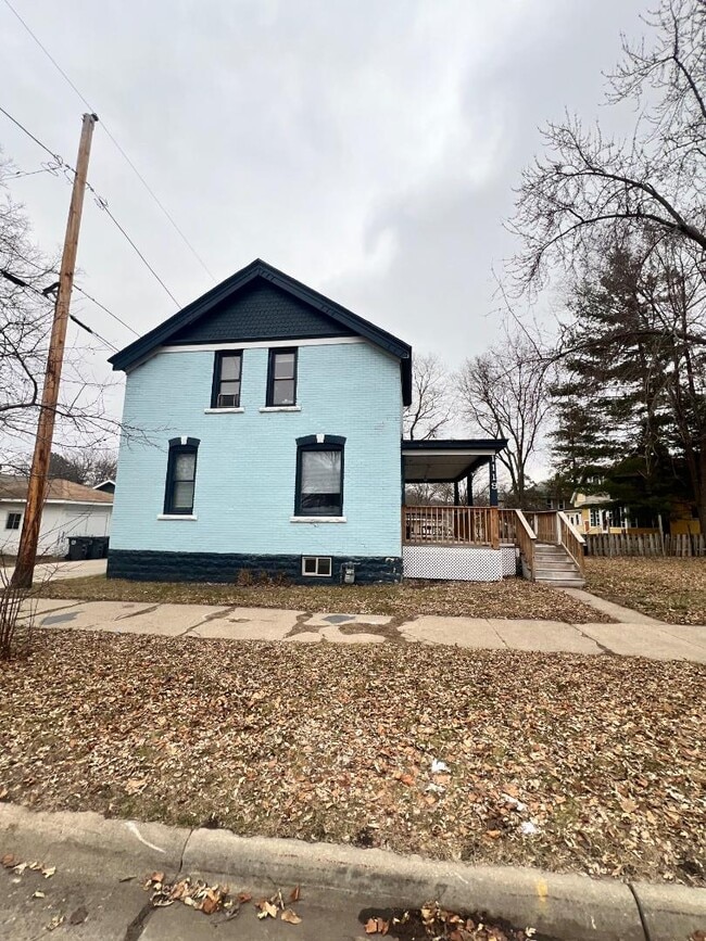 Building Photo - 1119 14th St S Rental