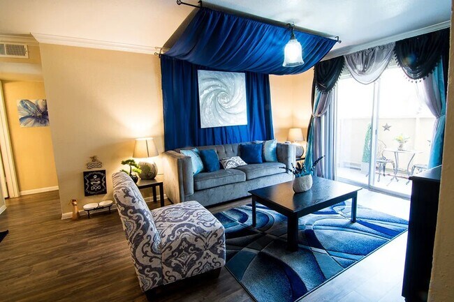 Building Photo - 424 S Bender Ave Unit 401