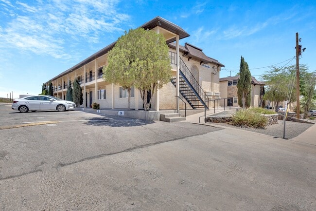 3300 Hayes