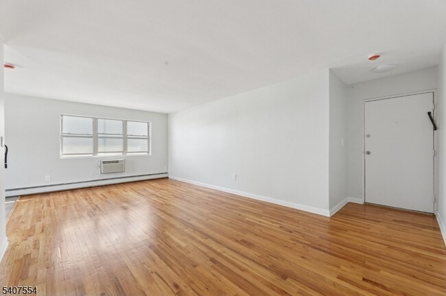 Photo - 94 Park Ave Unidad 10