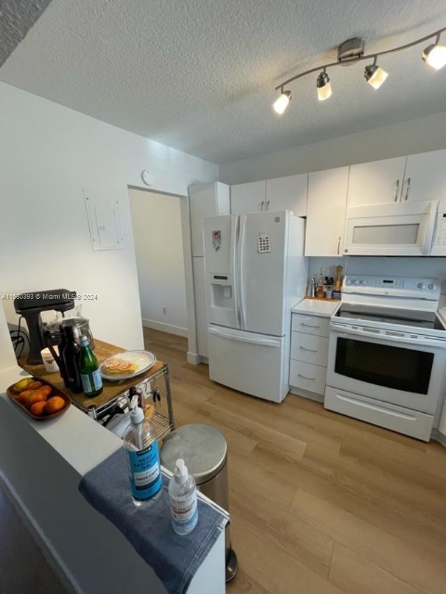 Photo - 661 N University Dr Unidad 1-204