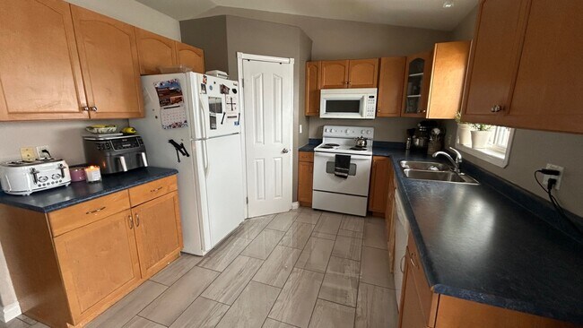 Photo - 3806-3843 43 Ave