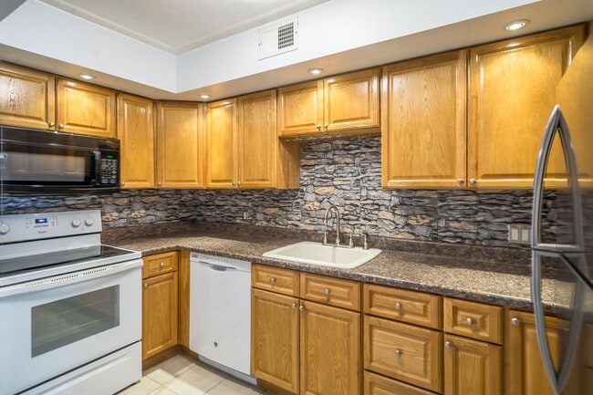 Photo - 115 Beechnut St Unit A3