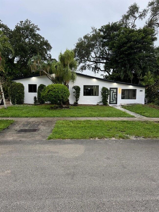 Building Photo - 4120 SW 31st Dr Rental