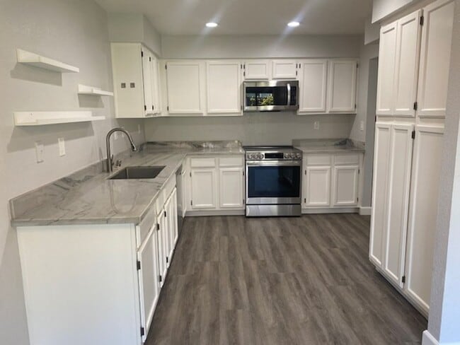 Photo - 434 Creekside Ln