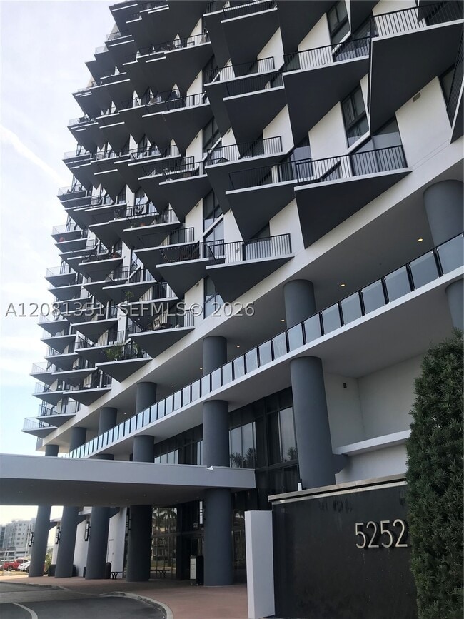 Building Photo - 5252 NW 85th Ave Unit 1409