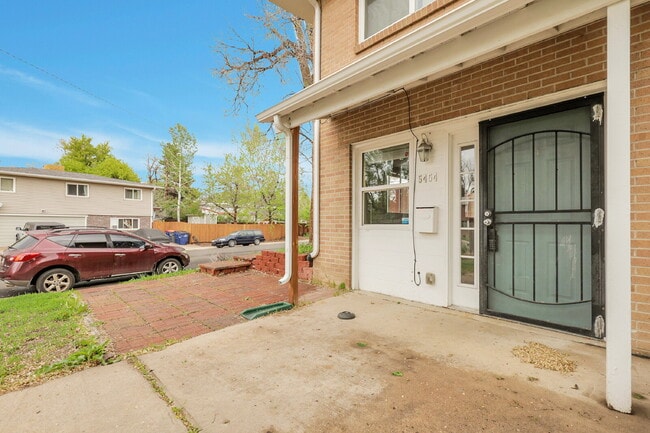 Photo - $1,795.95 - 2 Bed, 1 Bath Duplex Unit in Littleton with Fenced in yard, and In Unit Laundry! Unit 5454 S Elmwood St