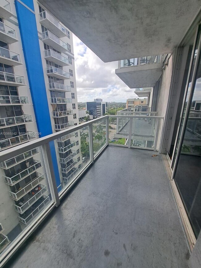5091 NW 7th St Unit 1007