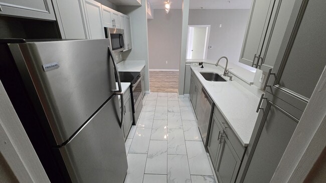 Building Photo - 5572 Metrowest Blvd Rental