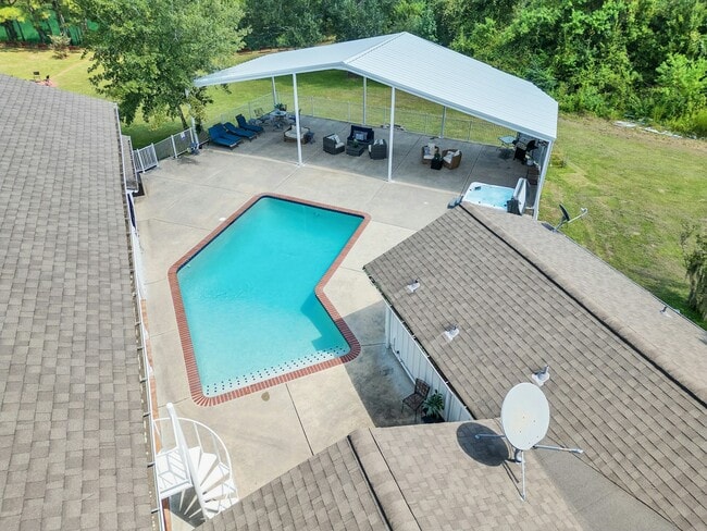 Photo - 8402 Matthews Ln