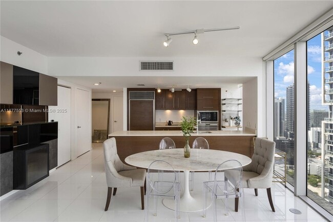 Building Photo - 475 Brickell Ave Unit 4015 Rental