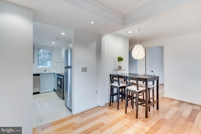 Photo - 822 Warburton Ln