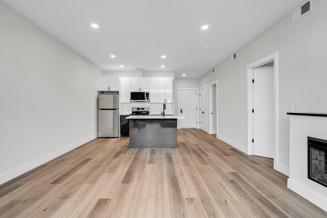 Photo - 63 Belgrade Ave Unidad 404