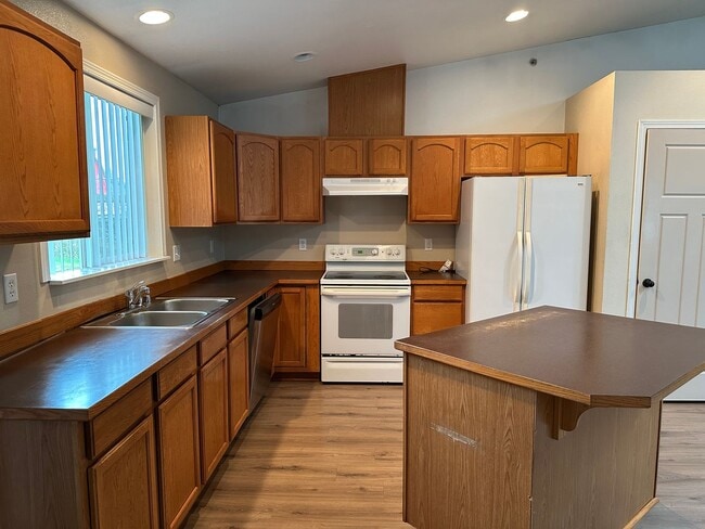 Photo - 4284 Sweet Rd