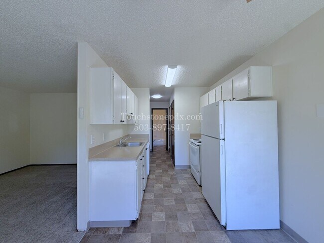 Photo - FREE Reserved Parking!!! Bright Sellwood 1 Bed Apartment w/New Carpet Unit 5804-1