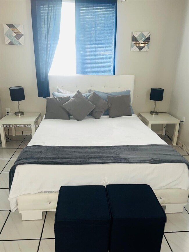 Photo - 2525 NW 33rd St Unit #3