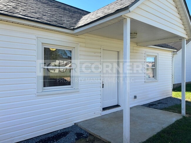 Building Photo - Beautiful 3 Bedroom 2 Bath House