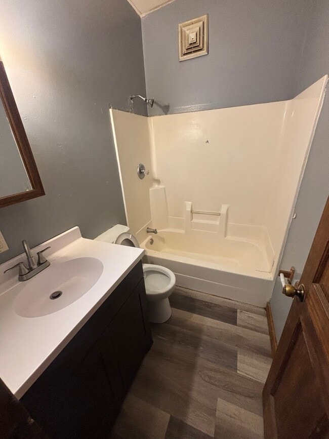 Building Photo - 327 Harrison St Unit 327 Harrison St.- B