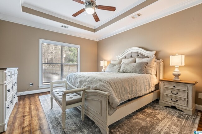 Photo - 310 Chateau Way