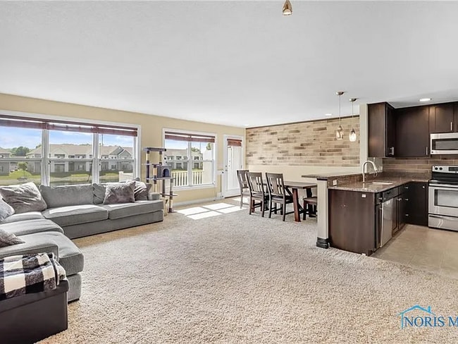 Photo - 4733 Lakeside Dr