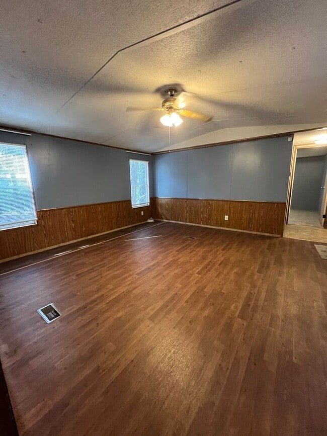Photo - 103 Thompson Rd
